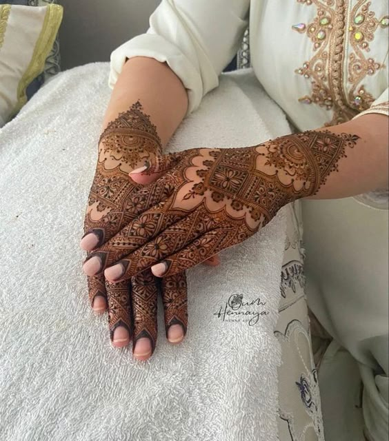 Beautiful Mehndi Designs for Back Hands 9