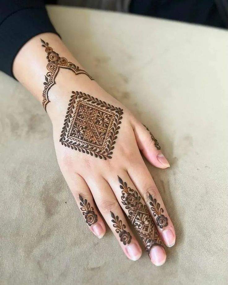 Simple Mehndi Designs for Bridals 6
