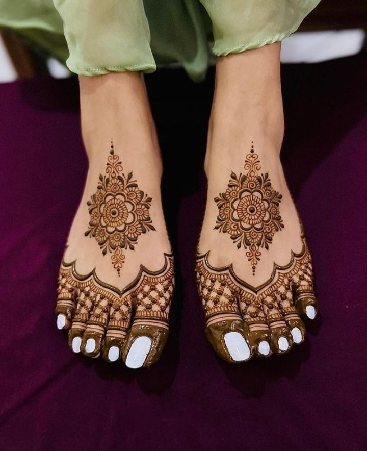 Simple Feet Mehndi Design for Bridal 1