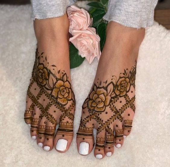 Simple Feet Mehndi Design for Bridal 4