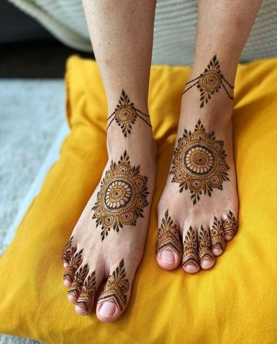 Simple Feet Mehndi Design for Bridal 5