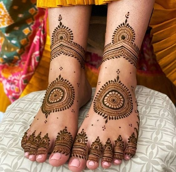 Simple Feet Mehndi Design for Bridal 7