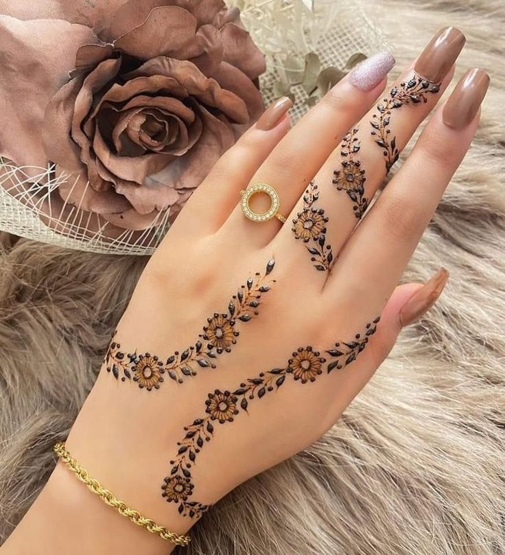 Stylish Mehndi Designs for Back Hands 9