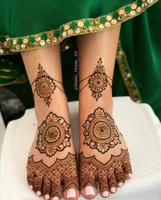 Simple Feet Mehndi Design for Bridal 10