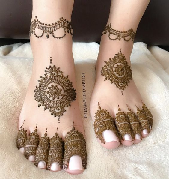 Unique Feet Mehndi Design for Bridal 3