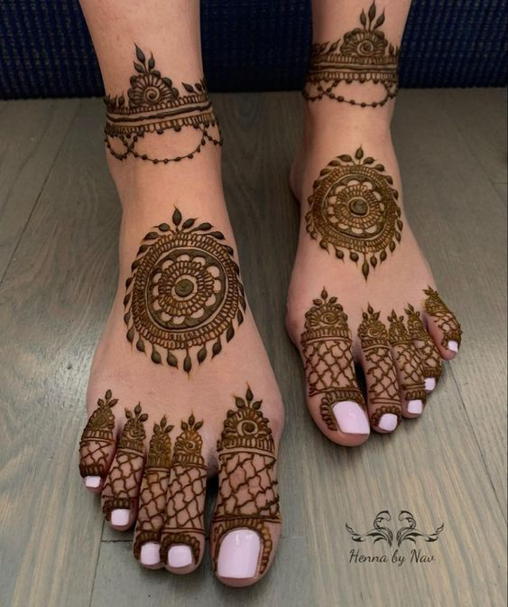 Unique Feet Mehndi Design for Bridal 4