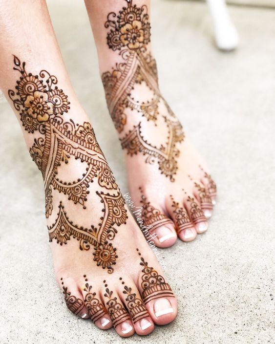 Unique Feet Mehndi Design for Bridal 6