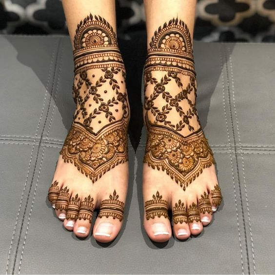 Unique Feet Mehndi Design for Bridal 7