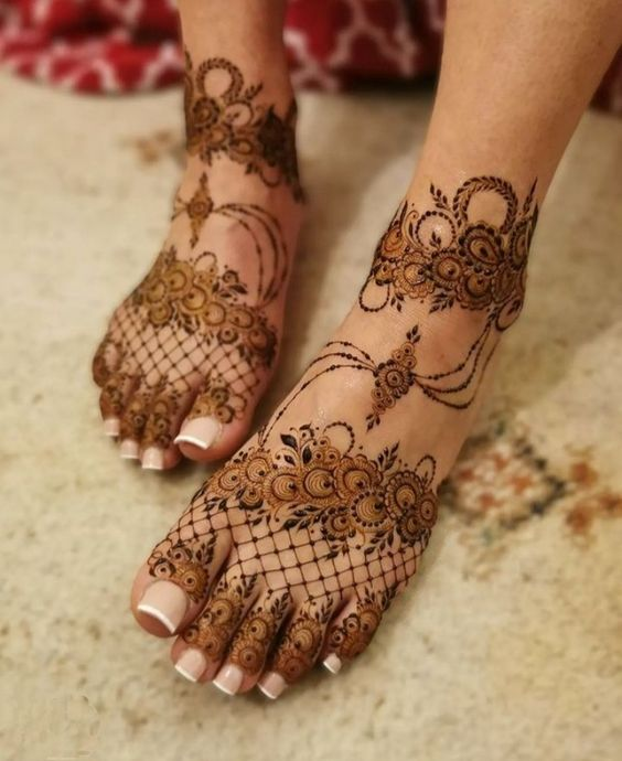 Unique Feet Mehndi Design for Bridal 8