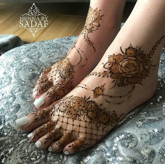Unique Feet Mehndi Design for Bridal 9