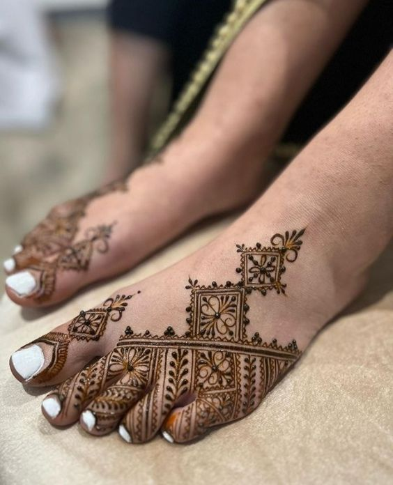 Unique Feet Mehndi Design for Bridal 10