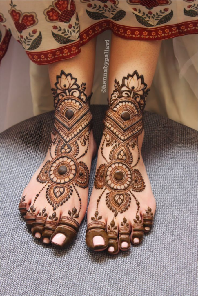 Stylish Feet Mehndi Design for Bridal 1