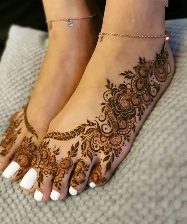 Stylish Feet Mehndi Design for Bridal 3