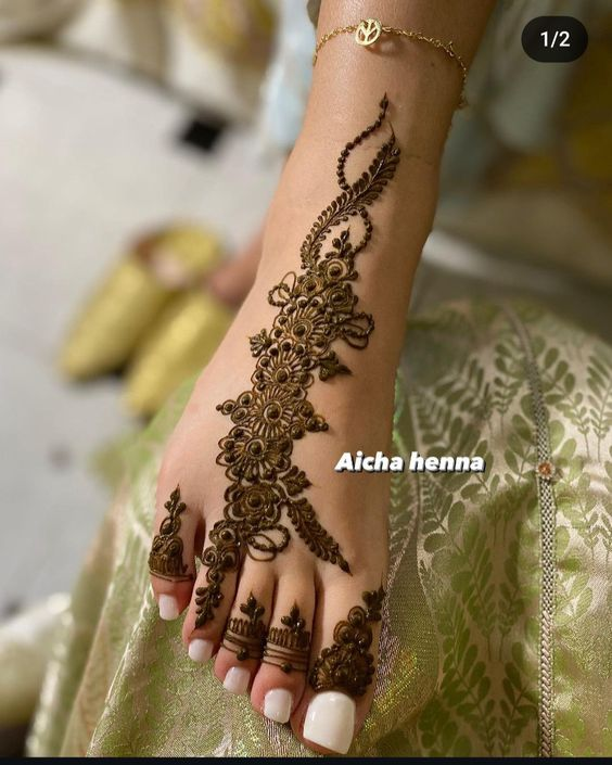 Stylish Feet Mehndi Design for Bridal 4