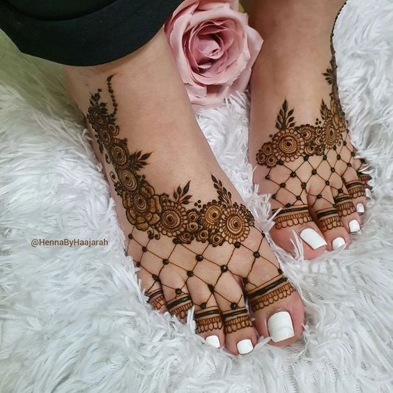 Stylish Feet Mehndi Design for Bridal 6