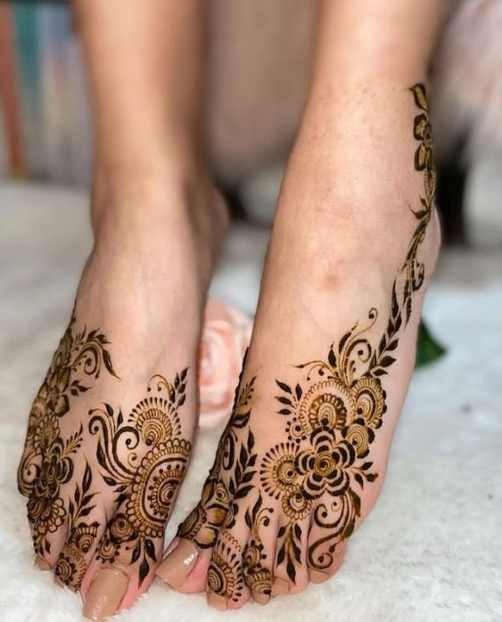 Stylish Feet Mehndi Design for Bridal 10