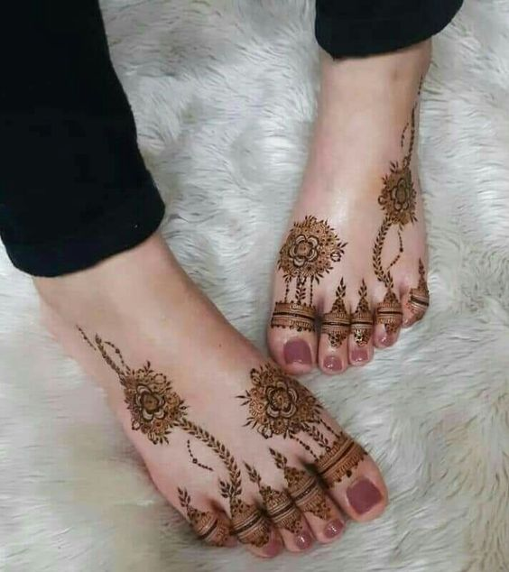 Stylish Feet Mehndi Design for Bridal12