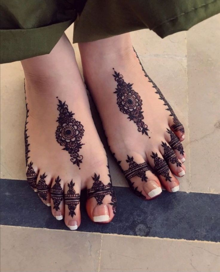 Stylish Feet Mehndi Design for Bridal 13