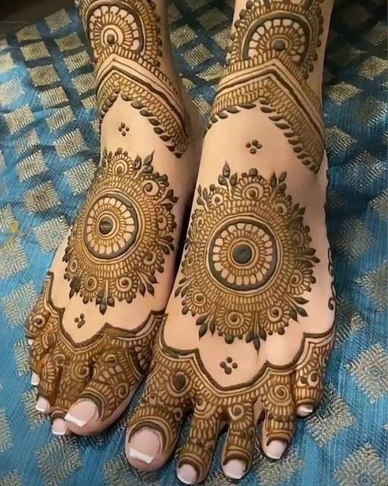 Stylish Feet Mehndi Design for Bridal 3