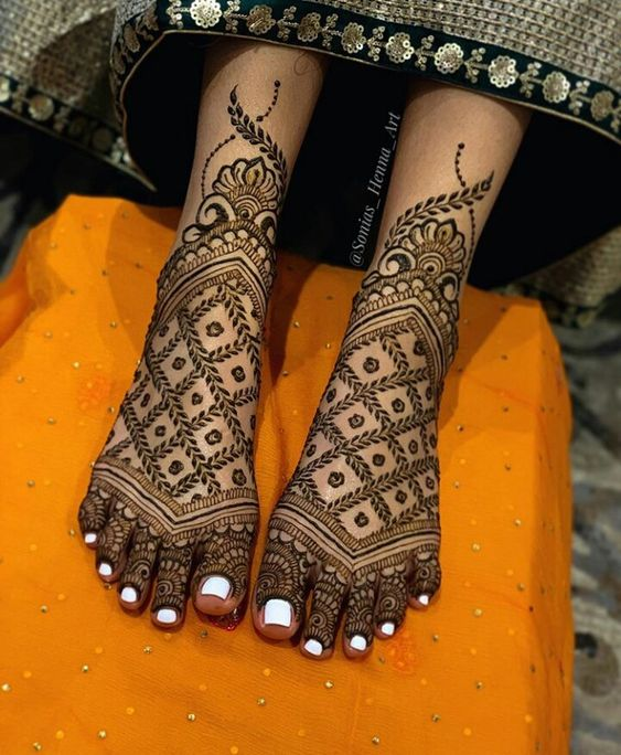 Stylish Feet Mehndi Design for Bridal 5