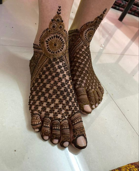 Stylish Feet Mehndi Design for Bridal 9