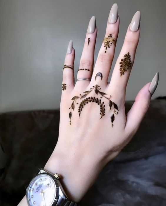 Unique Mehndi Design for Chand Raat 5