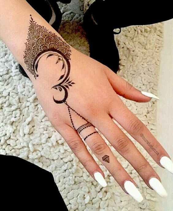 Unique Mehndi Design for Chand Raat 8