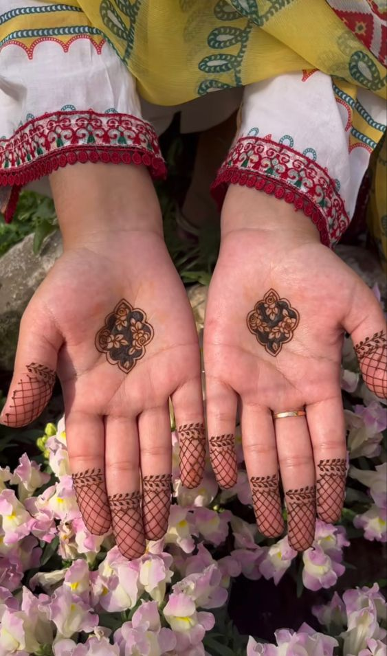Diwali Mehndi Designs For Front Hands 11