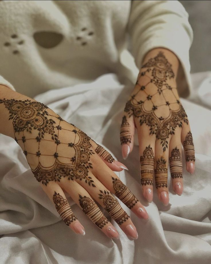 Diwali Mehndi Designs for Back Han d 7
