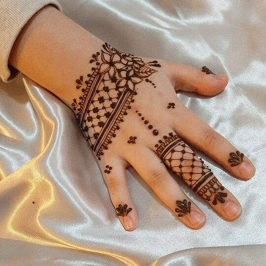 Diwali Mehndi Designs for Kids 1