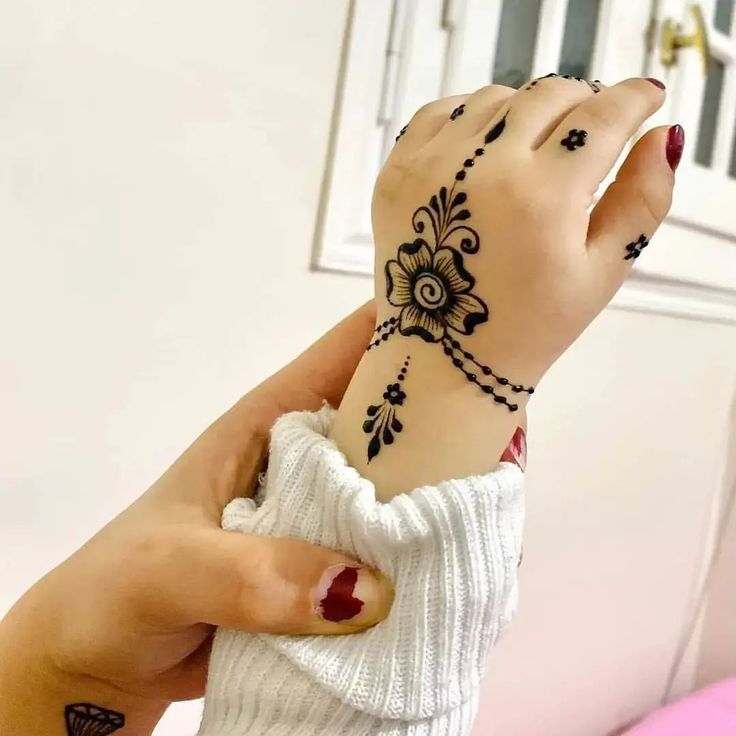 Diwali Mehndi Designs for Kids 5