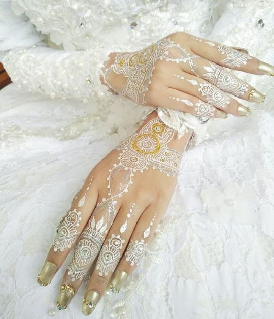 White Mehndi Designs 12