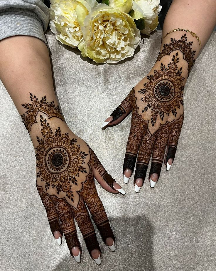 45+ Nikkha Mehndi Designs 26