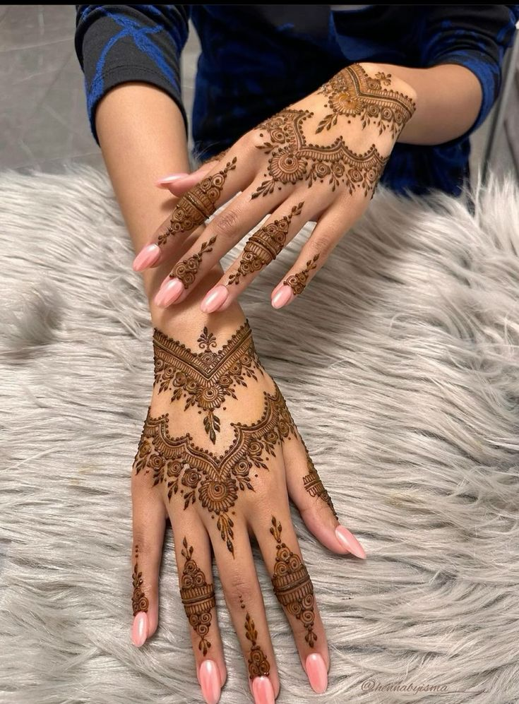 45+ Nikkha Mehndi Designs 27