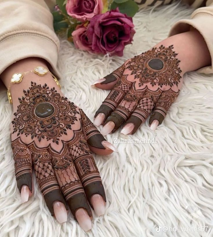 45+ Nikkha Mehndi Designs 31