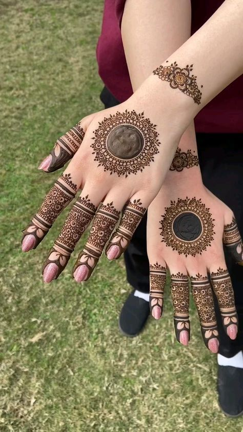 45+ Nikkha Mehndi Designs 34