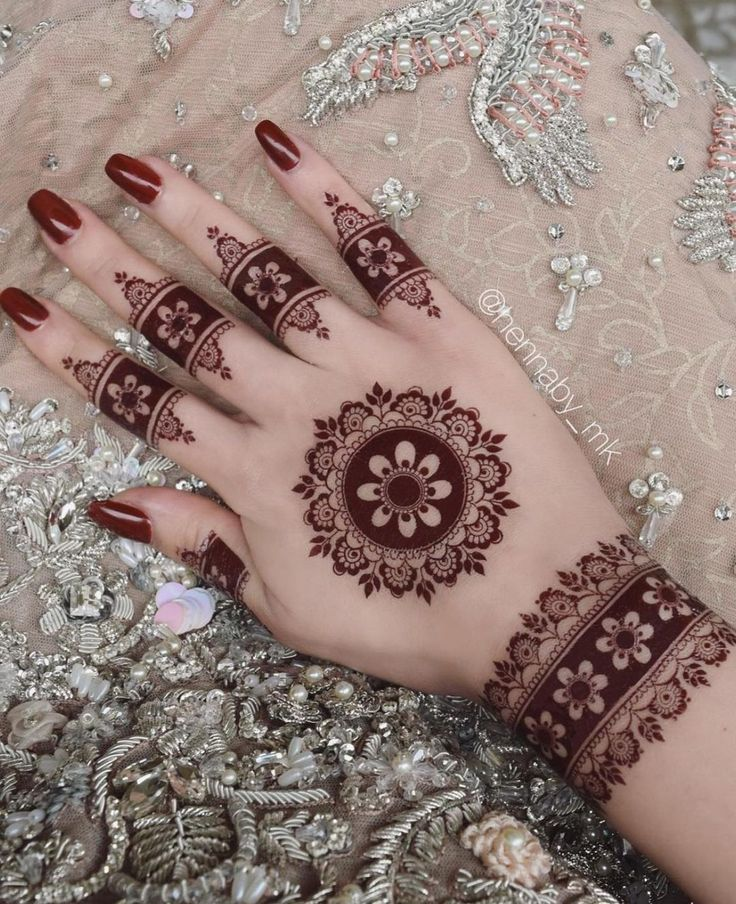 45+ Nikkha Mehndi Designs 35