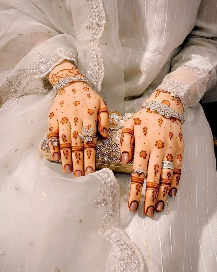 45+ Nikkha Mehndi Designs 36