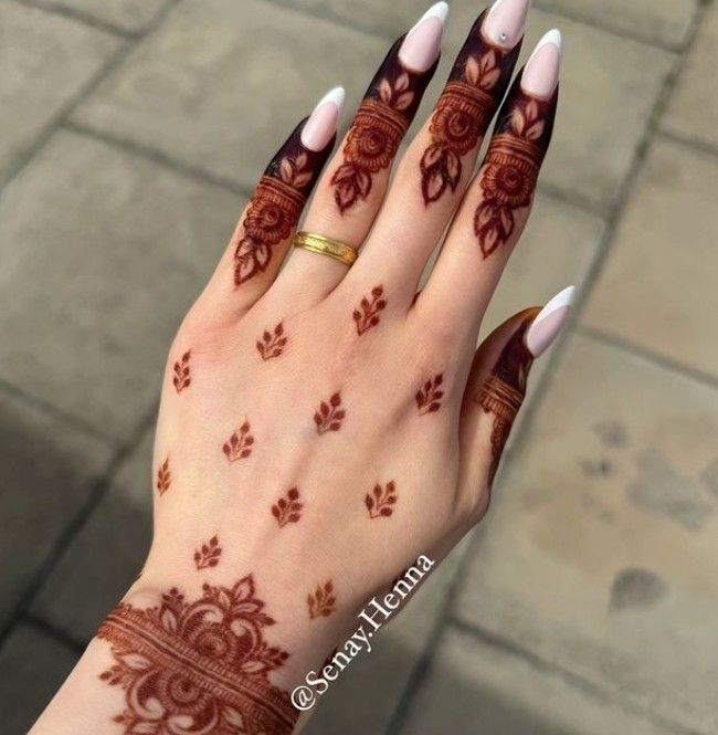 45+ Nikkha Mehndi Designs 40