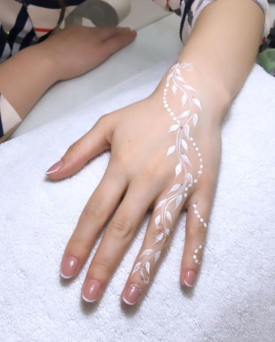 White Mehndi Designs 16