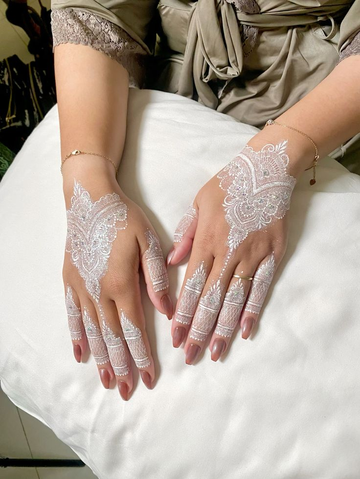White Mehndi Designs 4