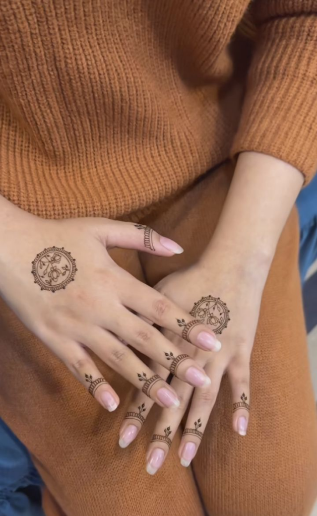 30+ Latest Mehndi Designs Ideas 24