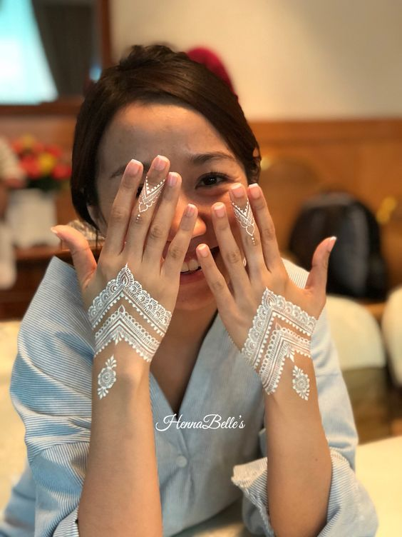 White Mehndi Designs 8