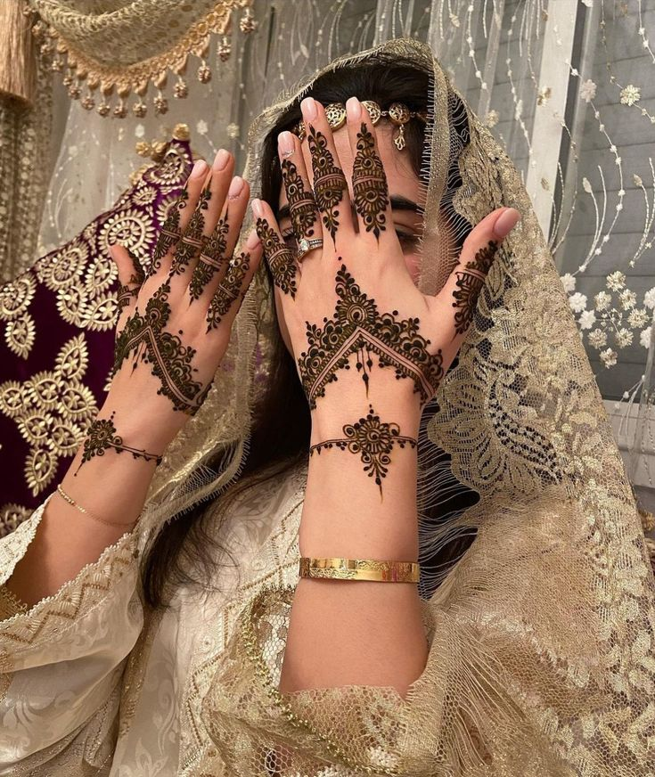 45+ Nikkha Mehndi Designs 22