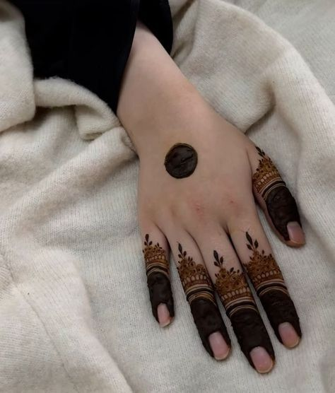 Mehndi Designs for Mayon

 3