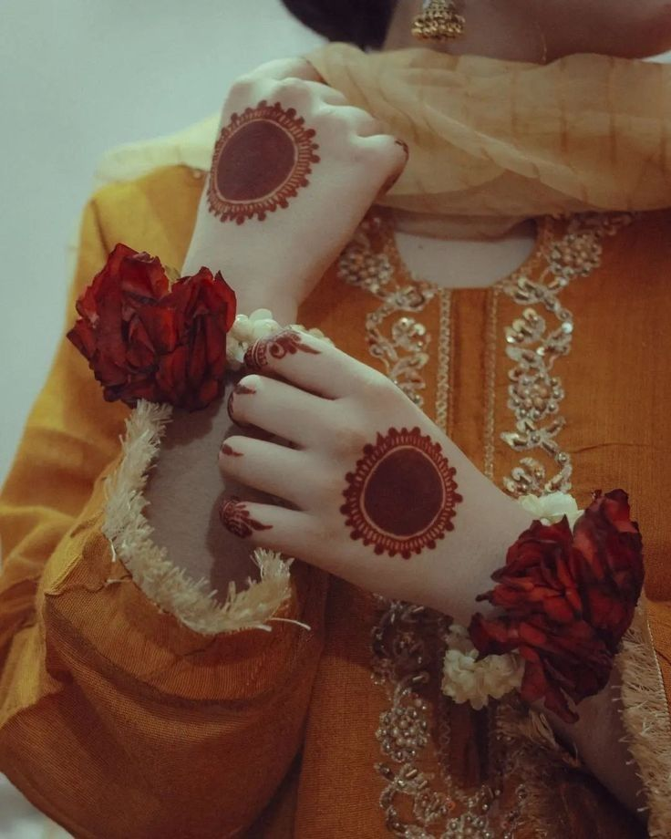 Mehndi Designs for Mayon

 6
