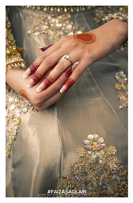 11Mehndi Designs for Mayon

