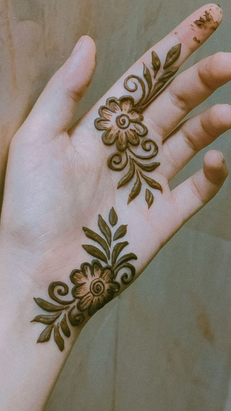 Front Finger Mehndi Design 18