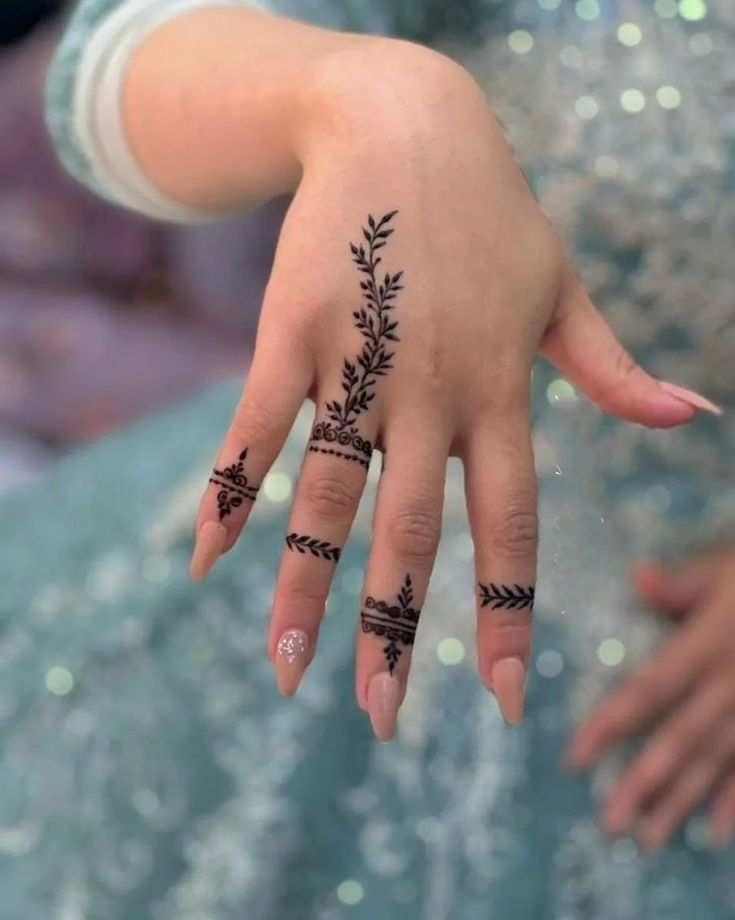 simple-mehndi-designs 21