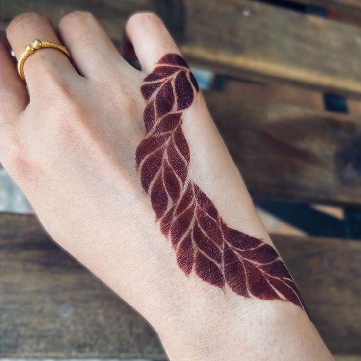 aesthetic-mehndi-designs 4